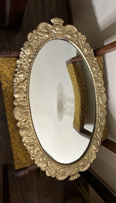 Винтажное зеркало в металлической раме