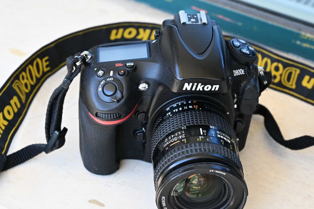 Продавам Nikon D800E с обектив 24-50mm