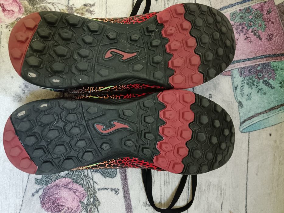 Pentru un joc de top: Vând pantofi fotbal Joma Maxima, mărimea 40