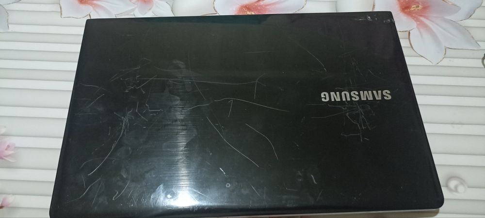 Noutbuk SAMSUNG DD3, operativka 4g, xotira 500g