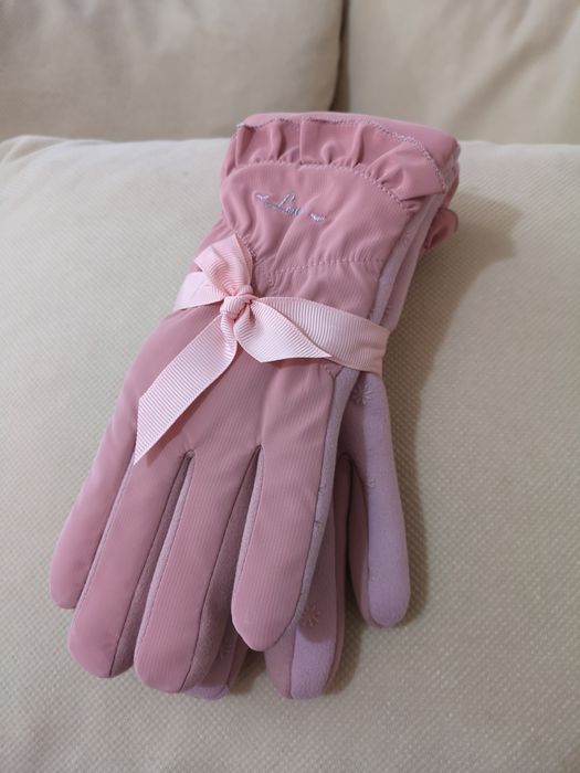 Нови розови, пухкави ръкавици