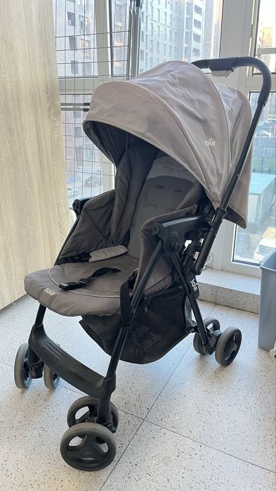 Продам детскую коляску Joie