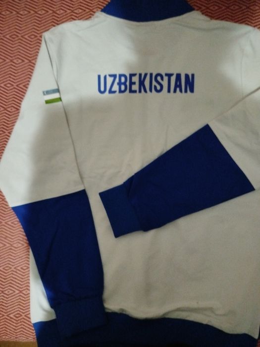 Продаётся  Новый Спортивный костюм!