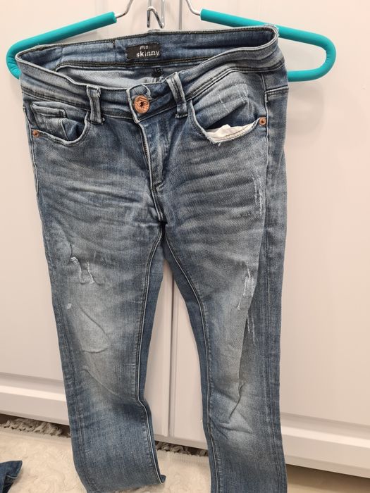 Patru perechi de pantaloni mărimea S,50 de lei