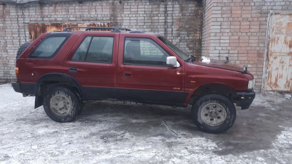 Продам опель фронтеро А 2,4i