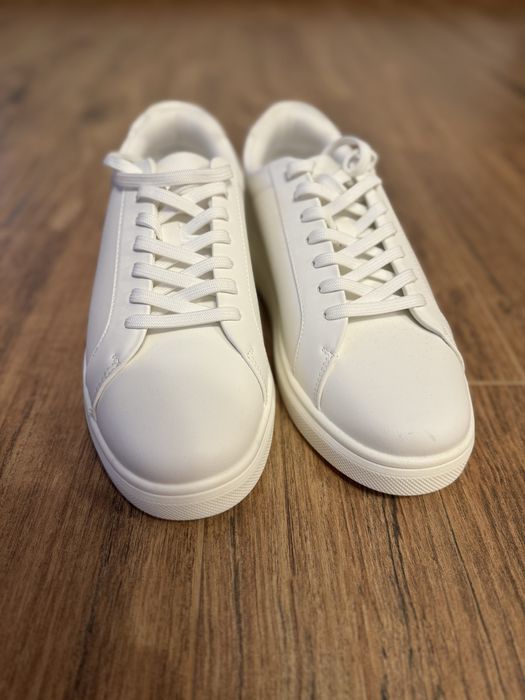 Vand adidasi eleganti NOI