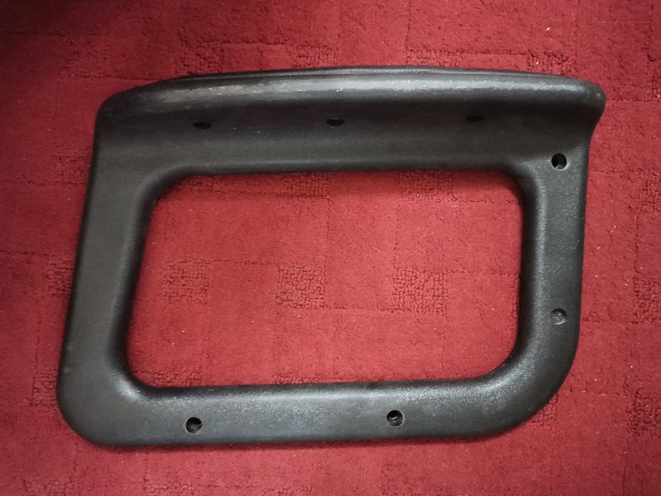 Продавам подлакътници и резервни части  за офис стол