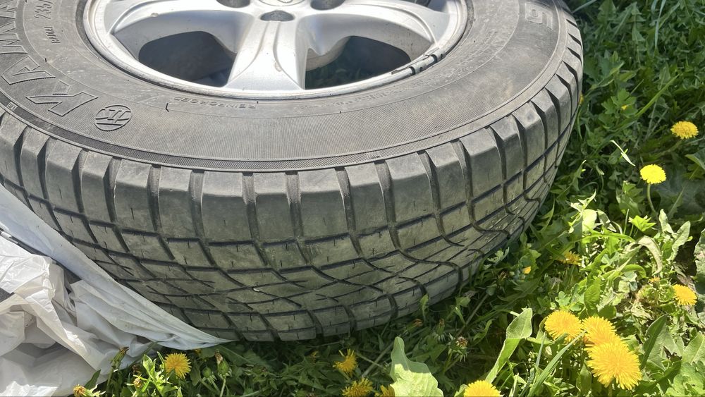 Продам комплект колес 235/70 R16