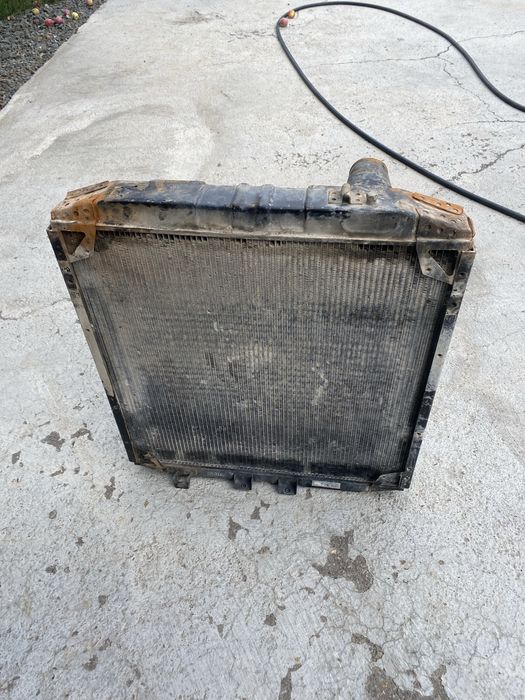 Радиатор маз . Есть течь