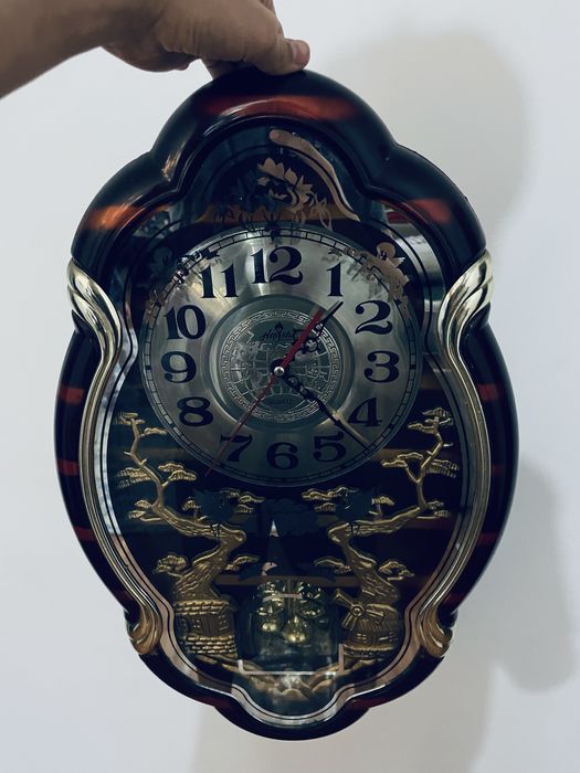 настеные часы.