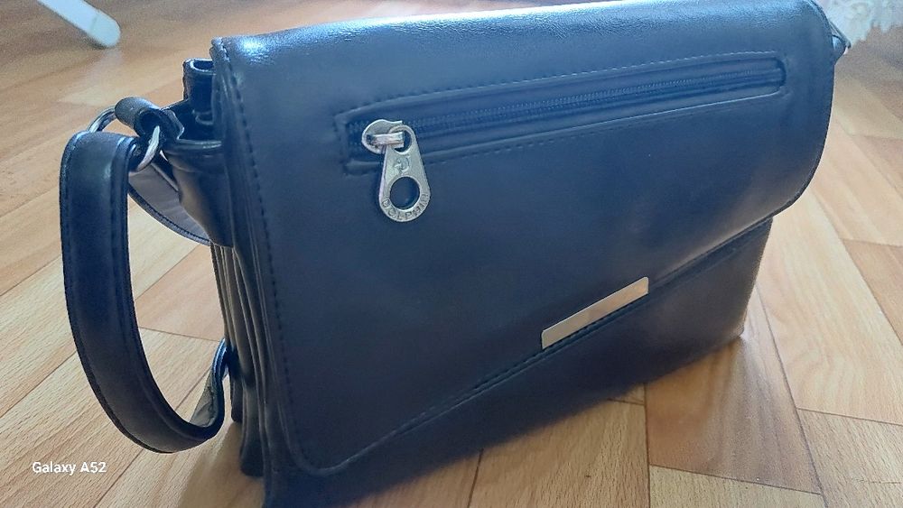 Продам кожаную женскую сумочку