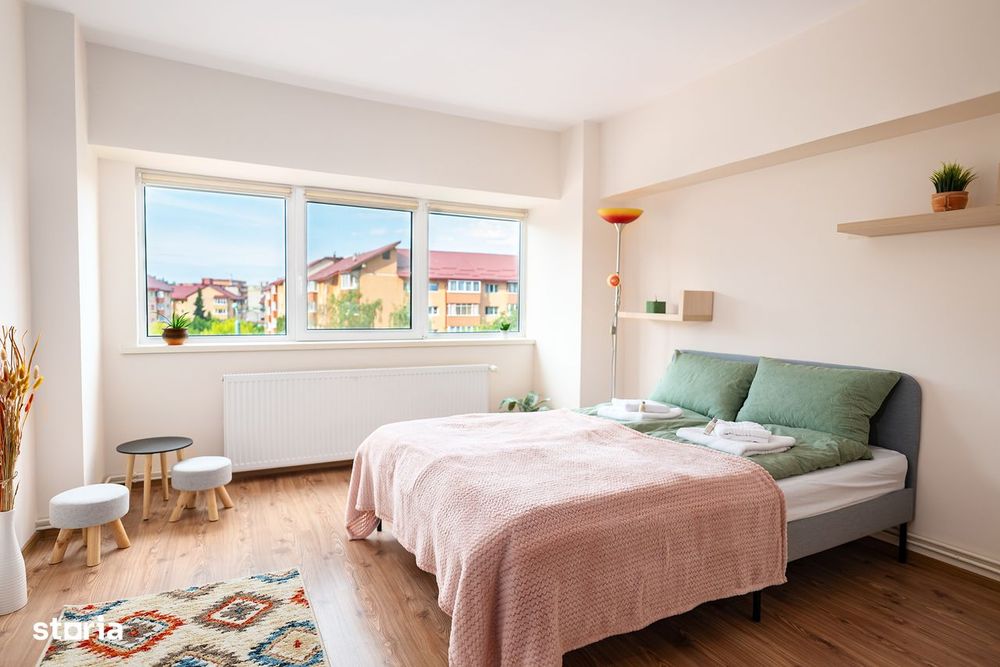 Închiriere apartament 3 camere spațios, priveliște superbă spre pădure