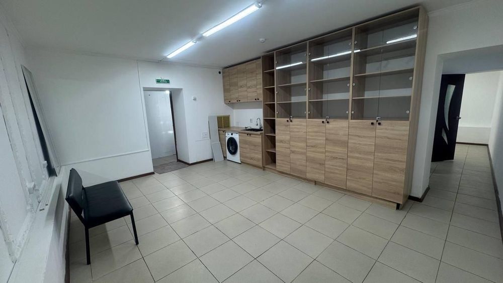 Сдам квартиру 3 комнатную центр с коммунальной месте