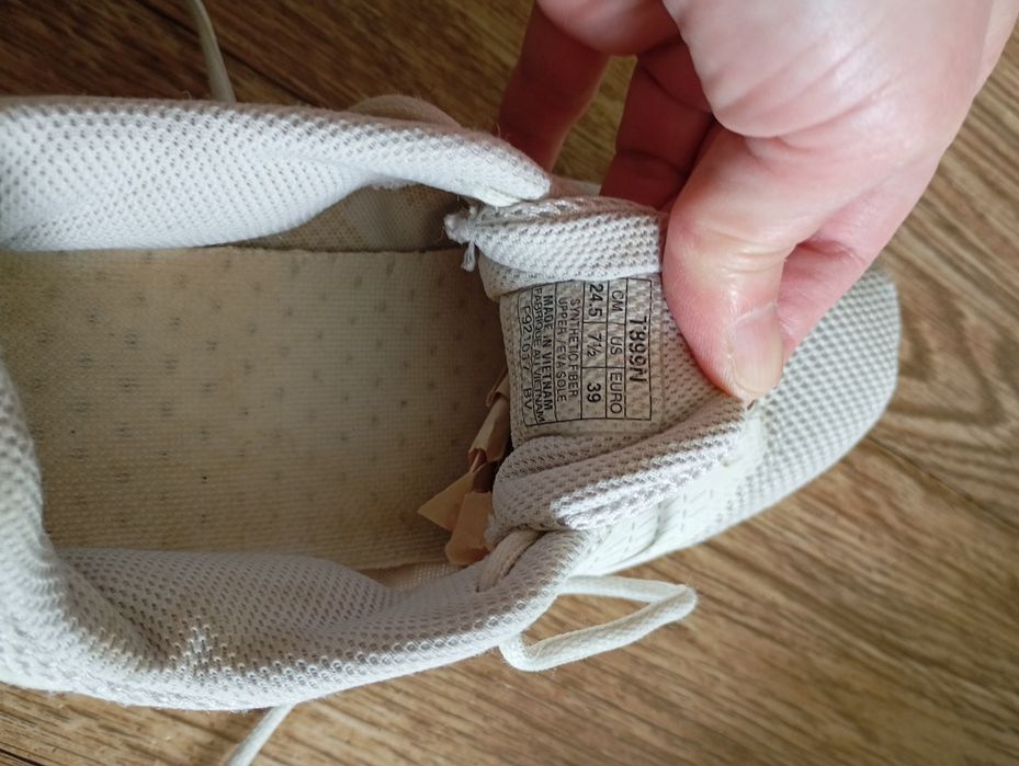 Продаются летние кроссовки