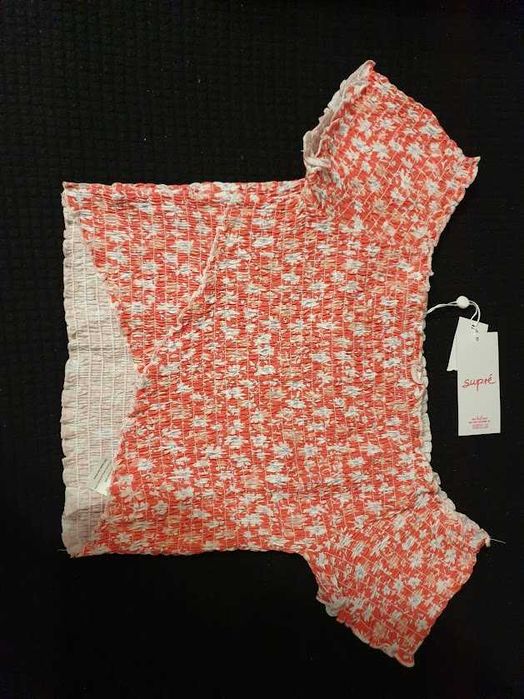 Top Supre,marimea M si L dar merg mai mic,noi cu eticheta