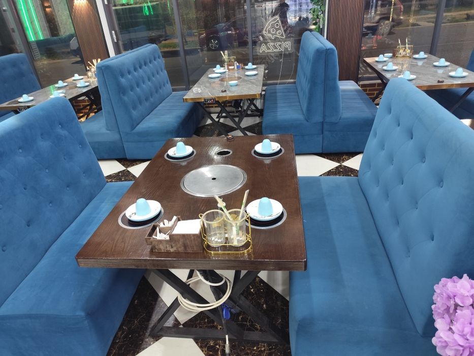 Столы для Хого и диваны, стулья