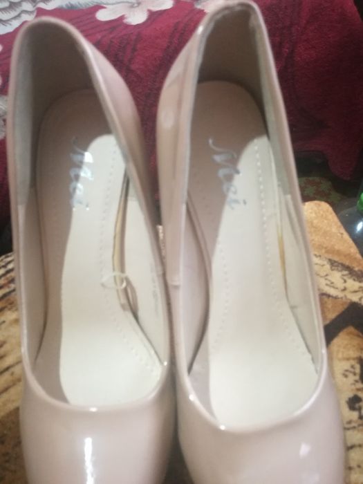 Vand pantofi de dama