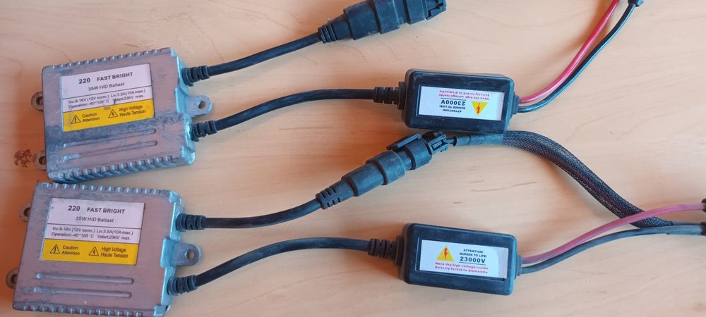 Vând  chit xenon în stare foarte bună!