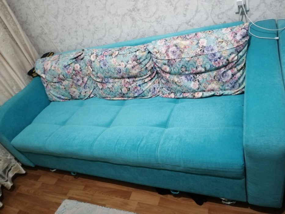Диваны срочно продаю