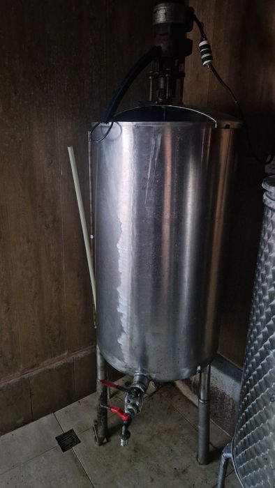 НЕръждаем съд за сироп