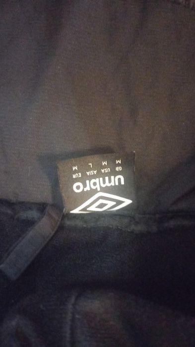Мъжка футболна шуба размер М  Дължина 80 ,ширина 57 почти не е ползван
