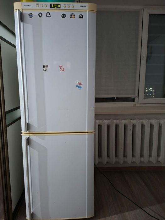 Холодильник Samsung