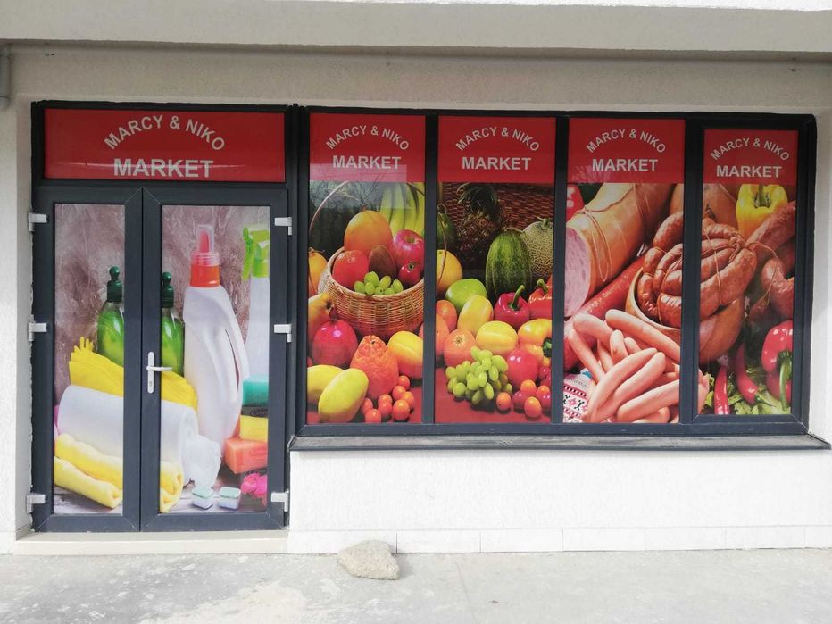 VITRINE magazine - personalizate cu autocolant special!