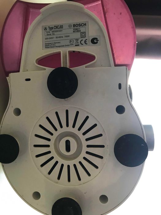 Storcator de fructe si legume Bosch 700 W