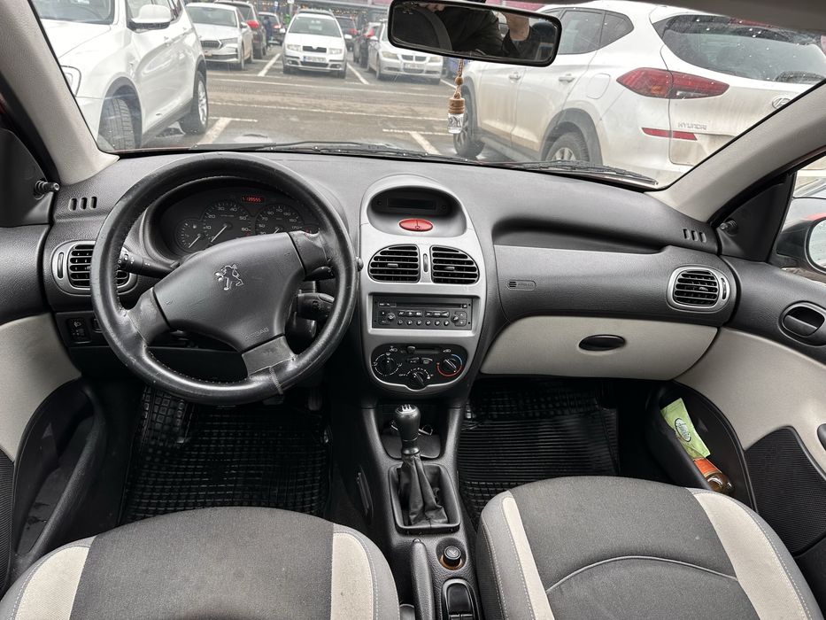 Vând  Peugeot  206 1.4 benzina ,An 2005