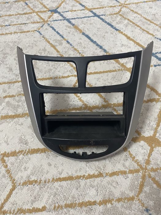 Рамка под магнитафон на Hyundai Accent