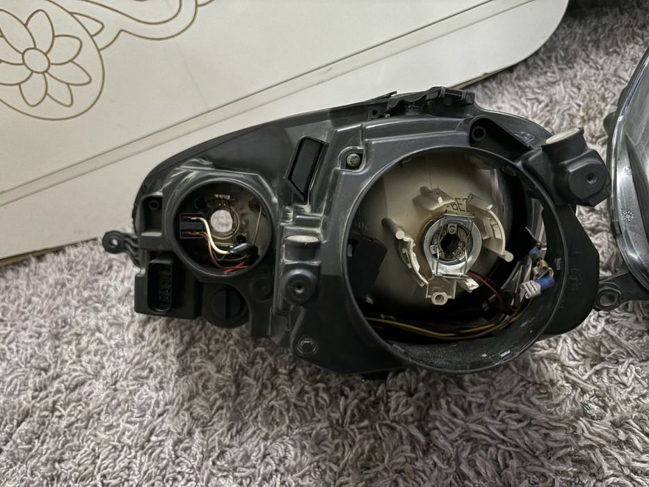 Vand faruri golf 5 cu lupa