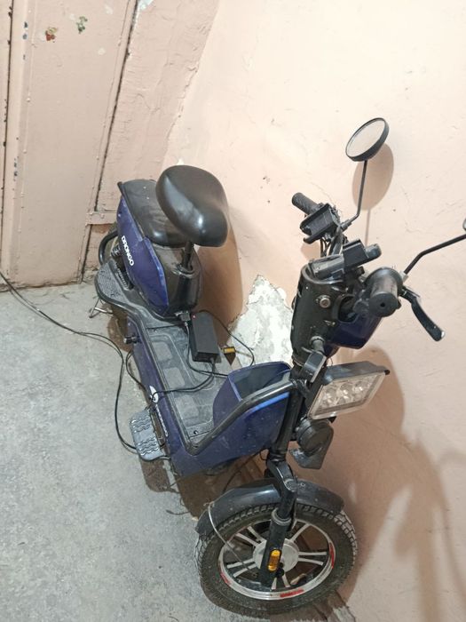 Yaxshi batareyali elektr skuter