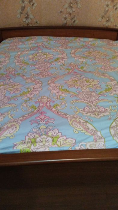 Продам кровать 2 на 1.60