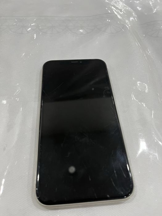 Продам айфон 11 срочна