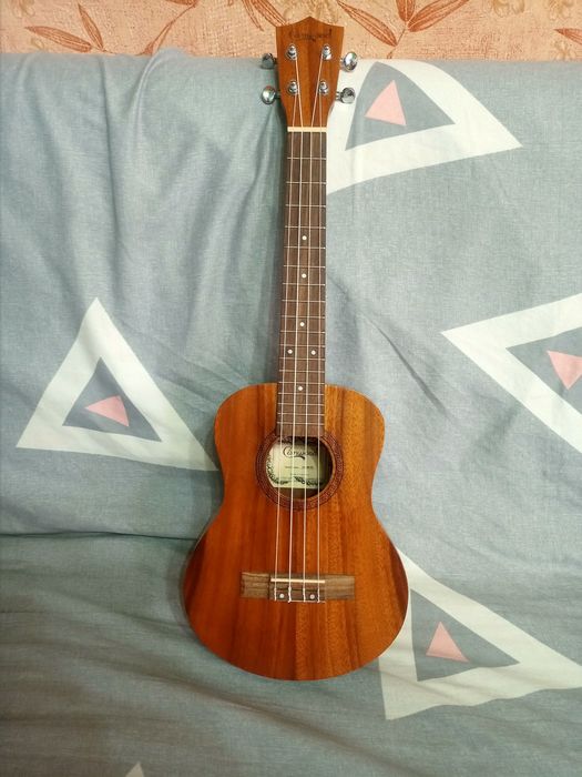 Продам новую укулеле