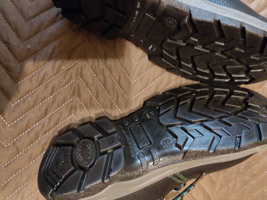 Работни обувки с бомбе