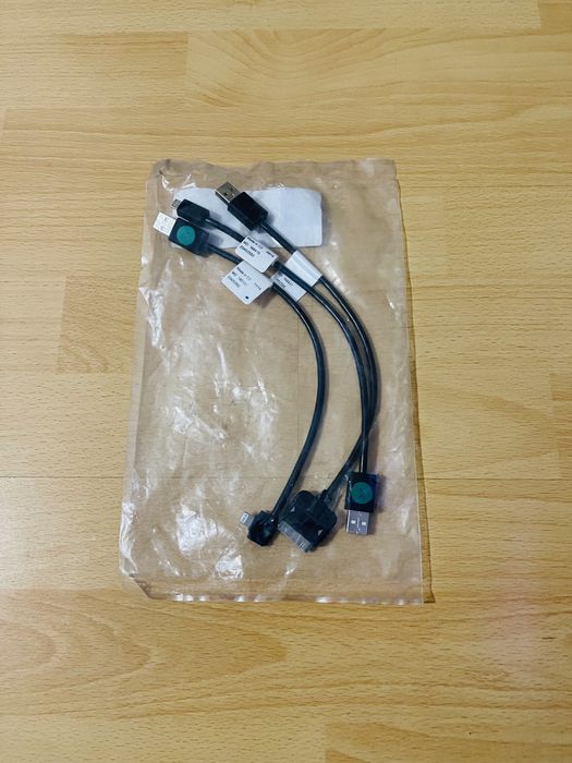 Оригинални кабели за Iphone и Samsung за Mercedes