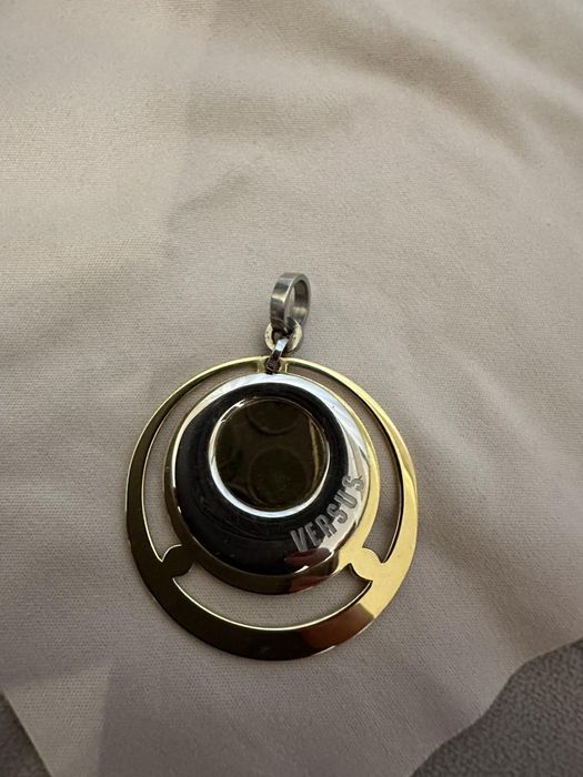 Маркова висулка Versus