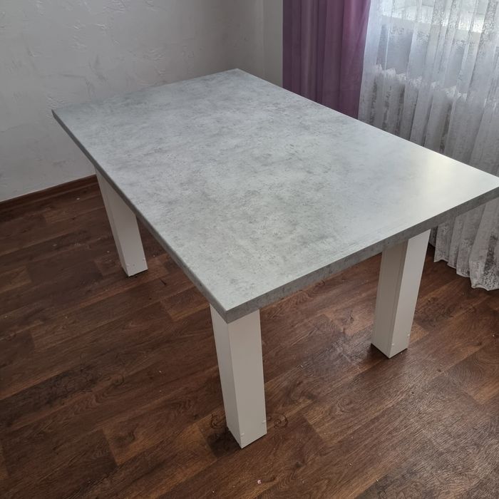 Стол.продам срочно.