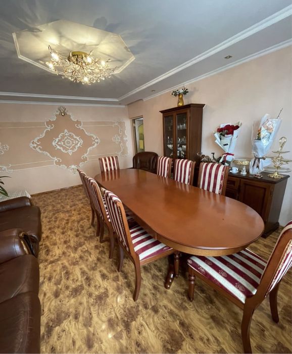 Стол со стульями