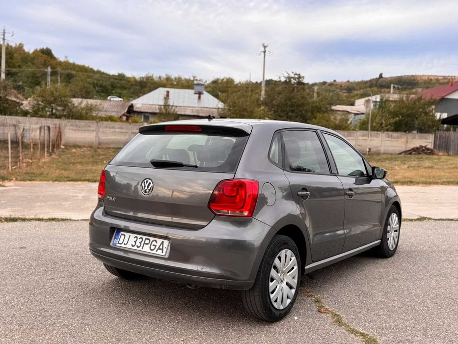VOLKSWAGEN Polo