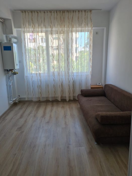 Închiriez garsoniera