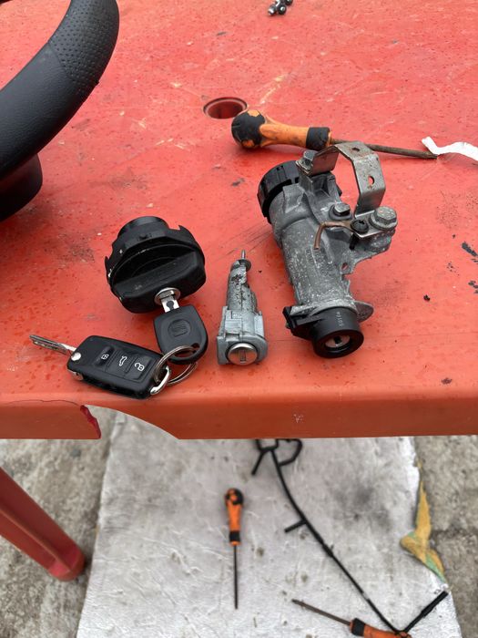 Pompa auxiliara apa seat ibiza ,audi  skoda 6j fwa,kit pornire seat ibiza ,contanct,butuc usa ,buson ,ceasuri bord,calculator ecu,calculator auziliat