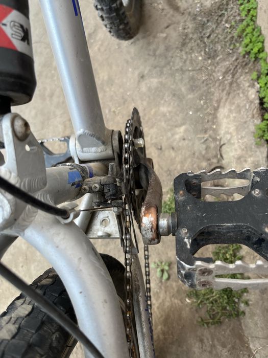 Vand bicicleta la 100 de lei