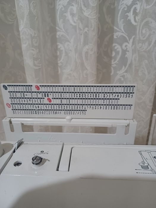 Шевна машина Singer L 500 ,9mm zikzak