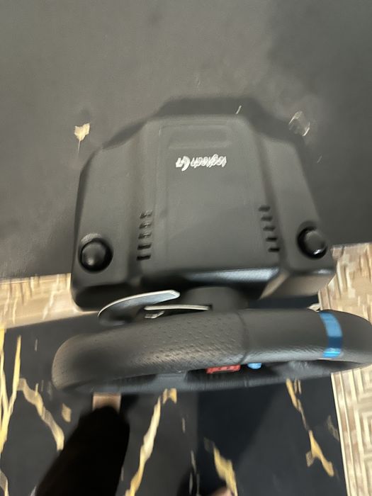 Продам руль в отличном состаяние logitech g 29