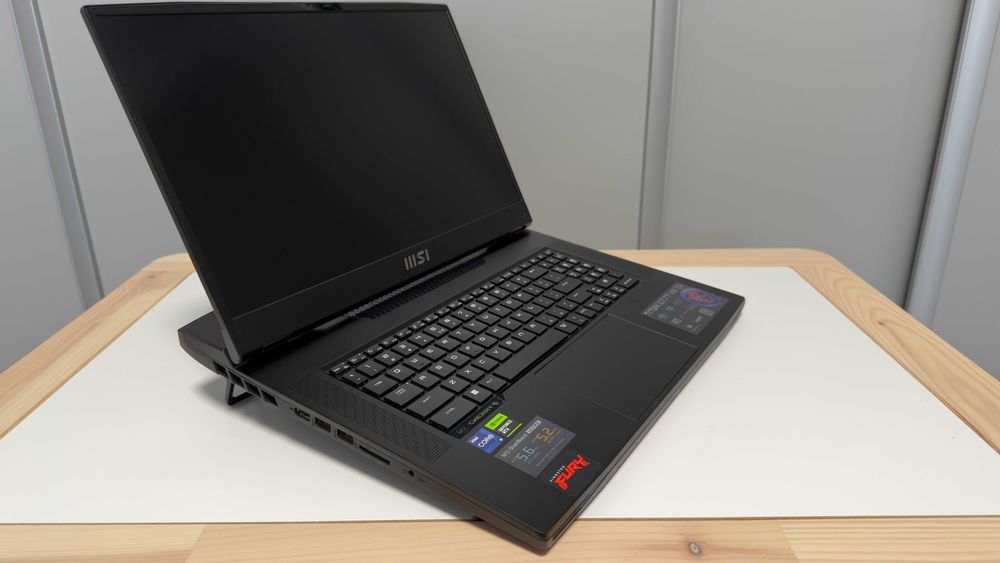 Laptop Gaming MSI Titan GT77HX 13VI (128 Gb RAM, Wi-Fi 7, 6 Tb SSD)