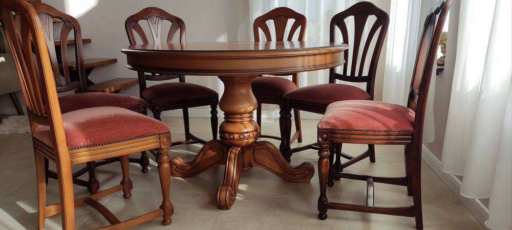 Masa cu 6 scaune din lemn masiv de Meranti