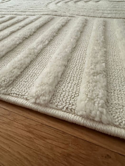 Страхотен нов Килим 180х250 см - цвят крем