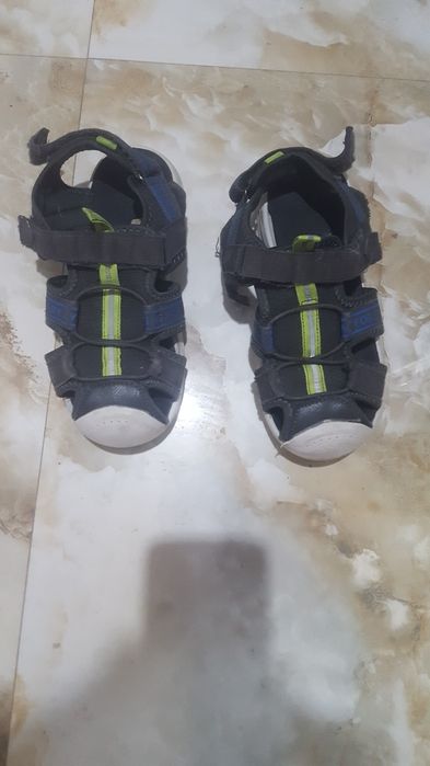 Шапки Куртки  от 2х до 20 лет б/у